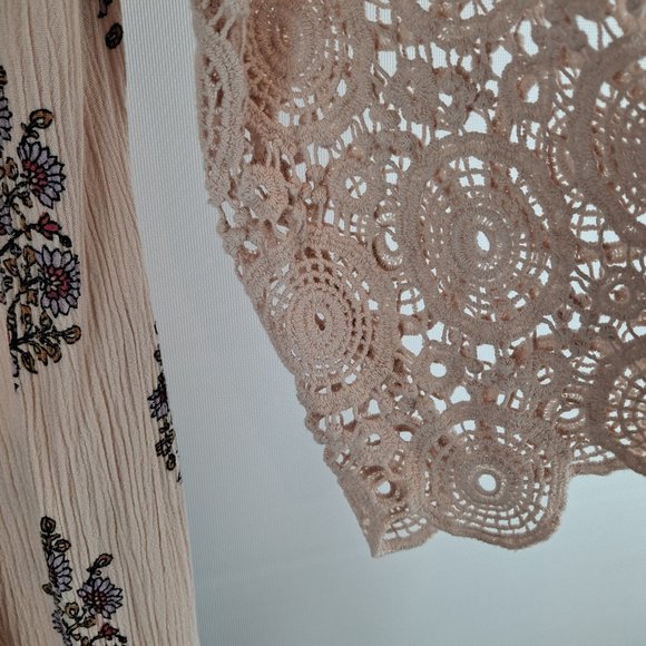 Xhilaration Boho Top with Crochet Lace Bodice & Sleeves Size L - Picture 6 of 8